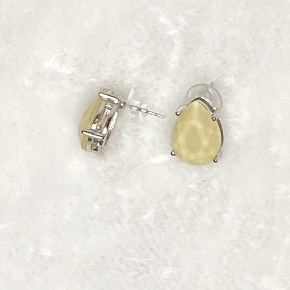 Tear Drop Style Faceted Stud Costume Earrings Cream Toned w/ Silver Metal - Picture 6 of 6